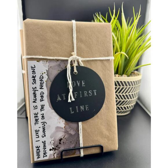 Love At First Line Book "Where I live, there is always someone..." - Picture 1 of 2